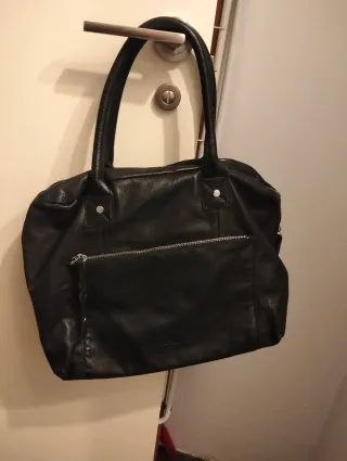 Bolso de piel negro