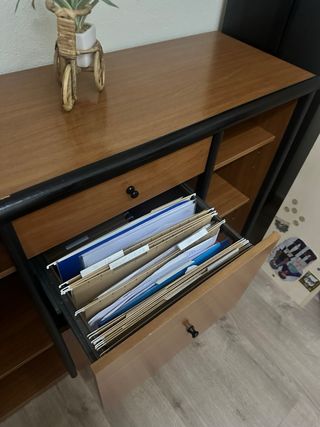 Mueble de oficina con cajon, estantes y carpeteros