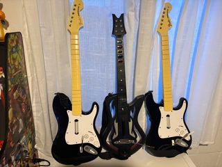 3 Guitarras- 2 Rock Band y 1 Guitar Hero PS3