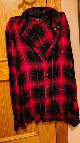 Camisa de cuadros roja y azul