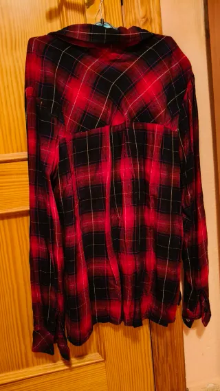 Camisa de cuadros roja y azul