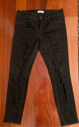 Pantalones vaqueros negros rotos mujer