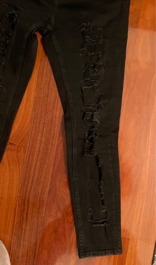 Pantalones vaqueros negros rotos mujer