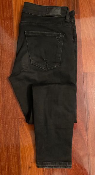 Pantalones vaqueros negros rotos mujer
