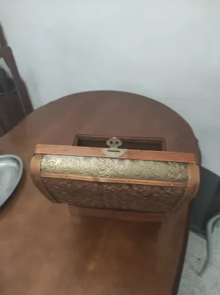Baúl madera y cobre decorativo