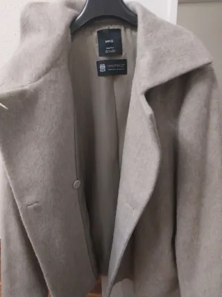 Abrigo corto MNG beige mujer