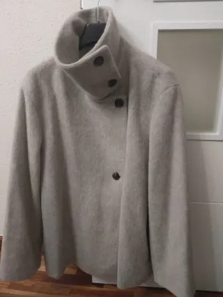 Abrigo corto MNG beige mujer