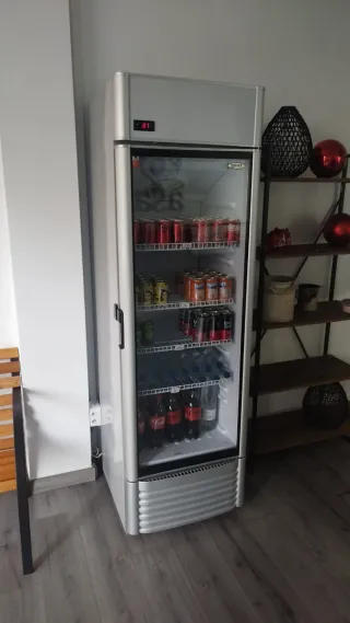 Nevera expositora de bebidas