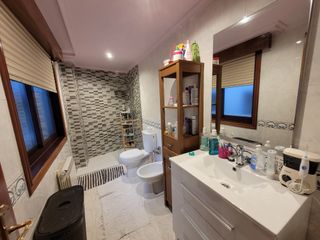 PONTEAREAS. 190.000. PISO 3 DORMITORIOS. IMPECABLE