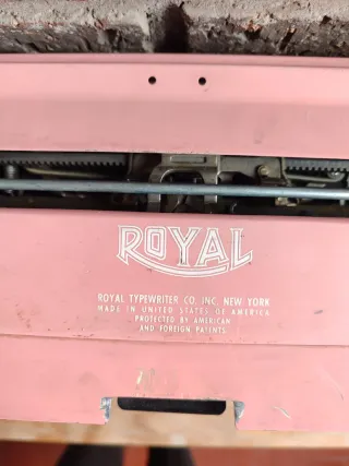 Máquina de escribir Royal Rosa