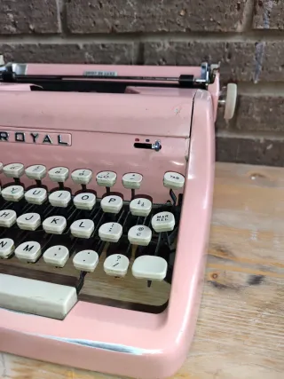 Máquina de escribir Royal Rosa