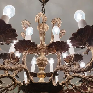 Lampada da soggiorno in metallo e legno