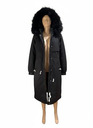 Abrigo Largo Negro con Capucha y Pelo