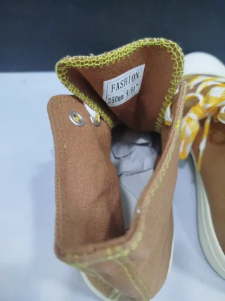 Zapatillas lona altas marrones con cordones