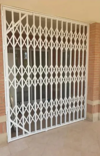 Reja de seguridad extensible