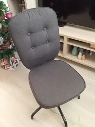 Silla de escritorio giratoria gris