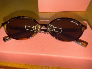 Bolso Beige y gafas de regalo