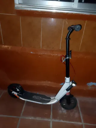 Patinete Eléctrico Blanco y Negro