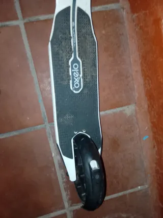 Patinete Eléctrico Blanco y Negro