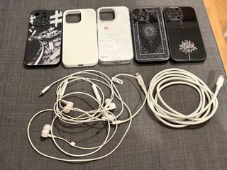 Pack Fundas iPhone 13 Pro con2 auriculares y cable