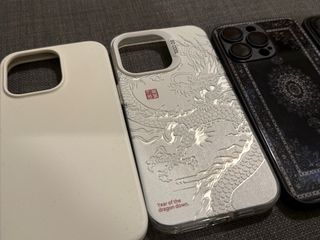 Pack Fundas iPhone 13 Pro con2 auriculares y cable