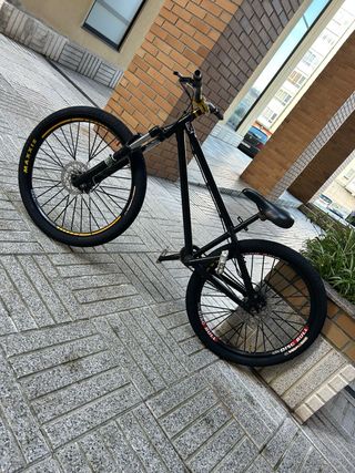 Bicicleta Dirt Jump Negra