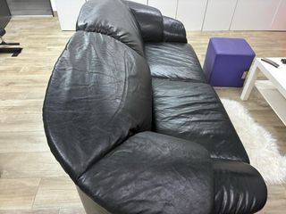 Sofá de piel negro