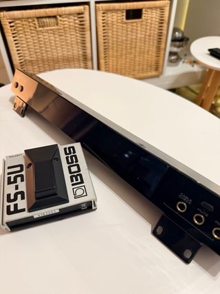 Afinador Korg Pitchblack Pro + Boss FS-5U