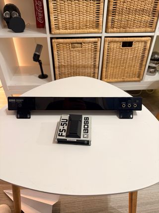 Afinador Korg Pitchblack Pro + Boss FS-5U