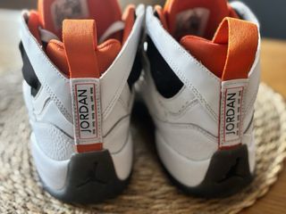 Zapatillas Jordan 8 Retro Naranja Blanco 38.5