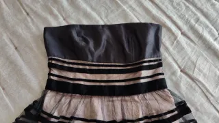 Vestido palabra de honor negro y rosa