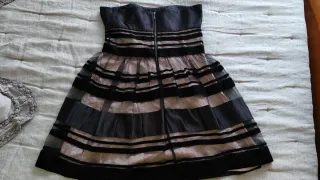Vestido palabra de honor negro y rosa