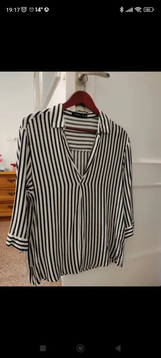 Blusa Bershka Rayas Blancas y Negras Talla L