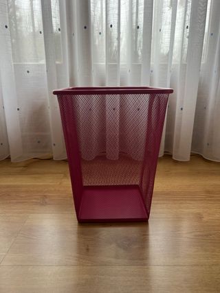 Papelera rejilla rosa Ikea