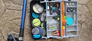 Caña de pescar y caja de accesorios