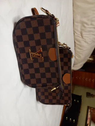 Bolso ,neceser,de mano Louis Vuitton Marrón Dorado
