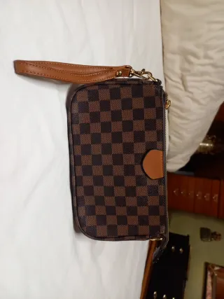 Bolso ,neceser,de mano Louis Vuitton Marrón Dorado