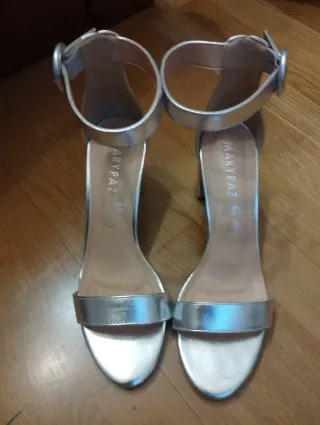 Zapatos de tacón plateados Marypaz