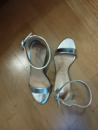 Zapatos de tacón plateados Marypaz