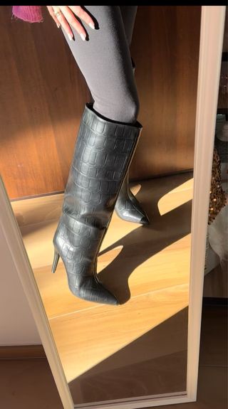 Stivali neri effetto coccodrillo