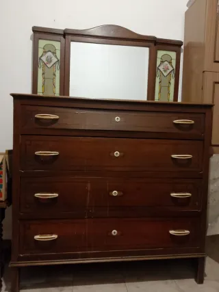 Comò vintage con specchio