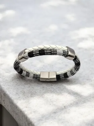Pulsera Silvernorth,trenzada cuero blanco y cordón