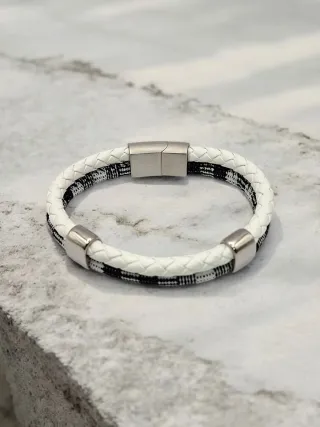 Pulsera Silvernorth,trenzada cuero blanco y cordón