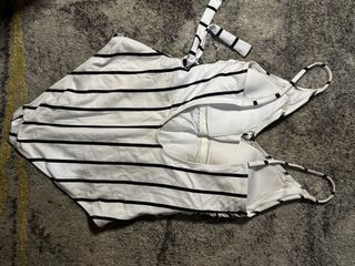 Traje de baño rayas blanco y negro