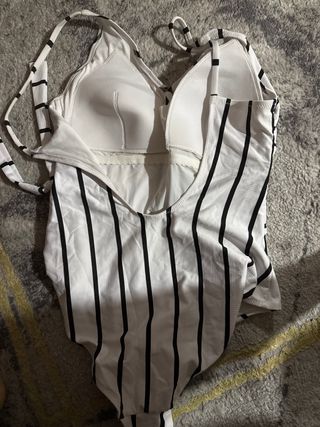 Traje de baño rayas blanco y negro