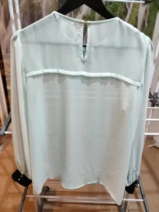 Blusa EXCLUSIVE COLECCIÓN Turquesa claro y Negro.