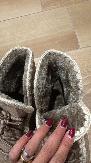 Stivaletti beige con lacci