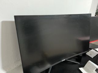 Pack Monitor Curvo 27 pulgadas y plano 24 pulgadas