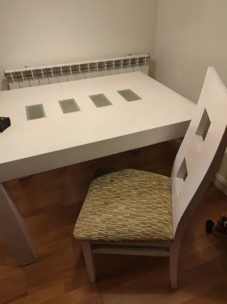 Mesa comedor extensible y 4 sillas