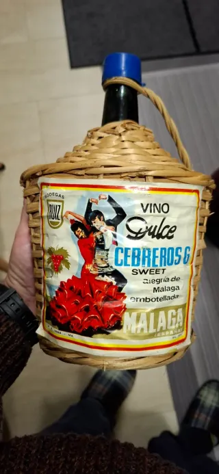 Lote 3 Botellas Vino Antiguo: Pando, Malaga, Porto